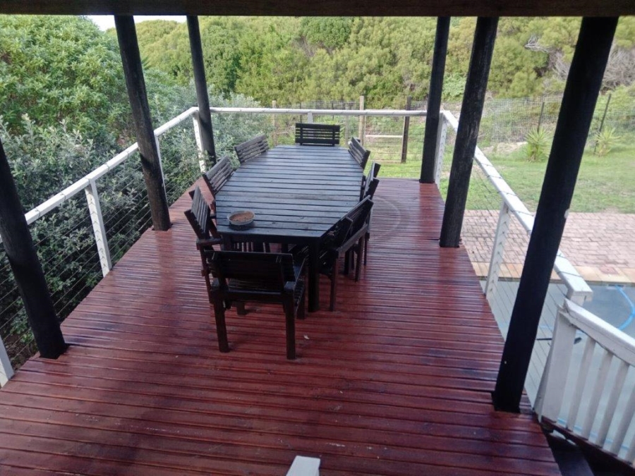 5 Bedroom Property for Sale in Paradise Beach Eastern Cape